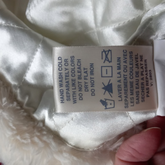 Soft fuffy white Hat - Picture 6 of 7